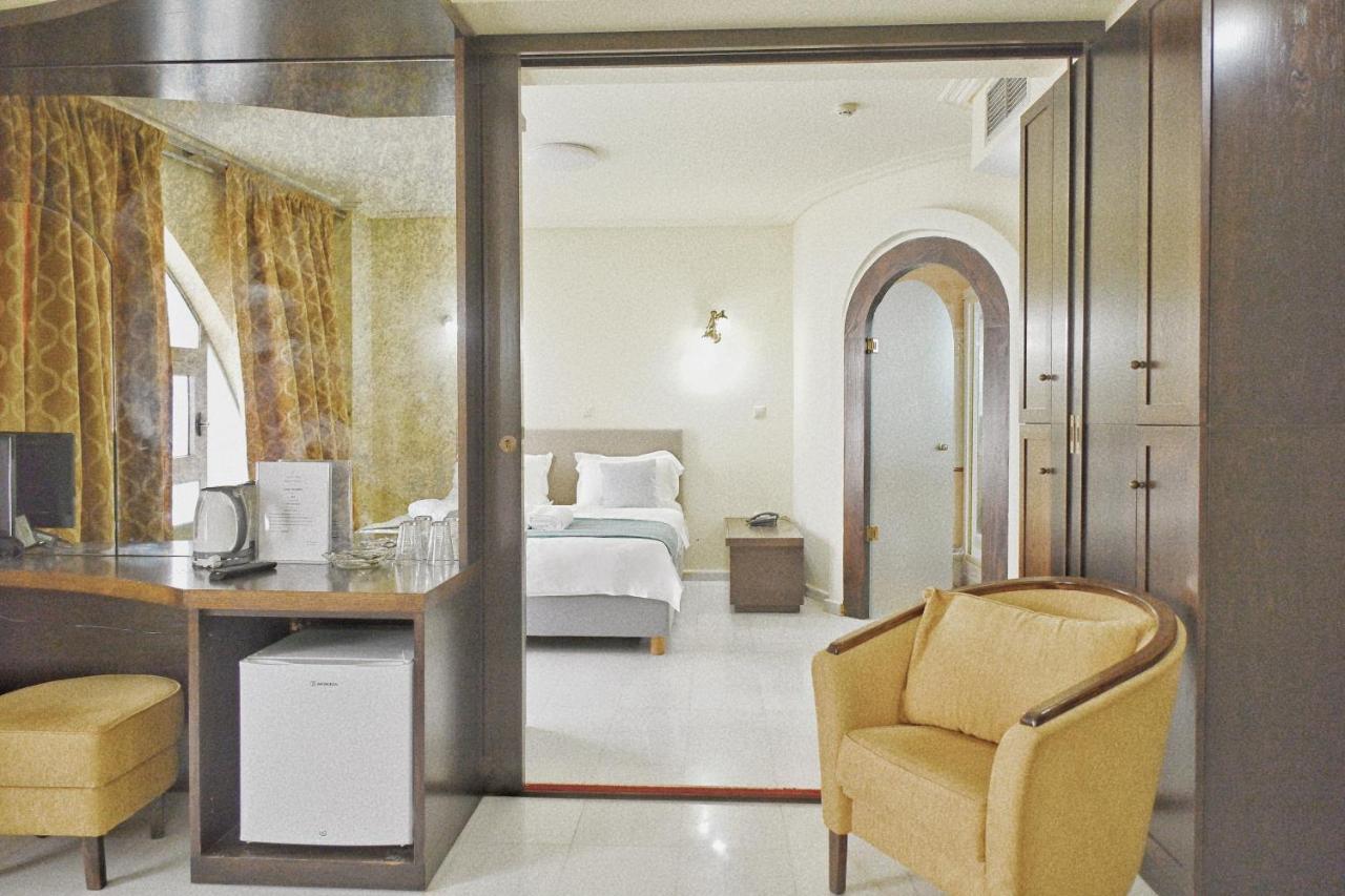 New Times Home & Hotels Near Metro Station Athens Center ภายนอก รูปภาพ