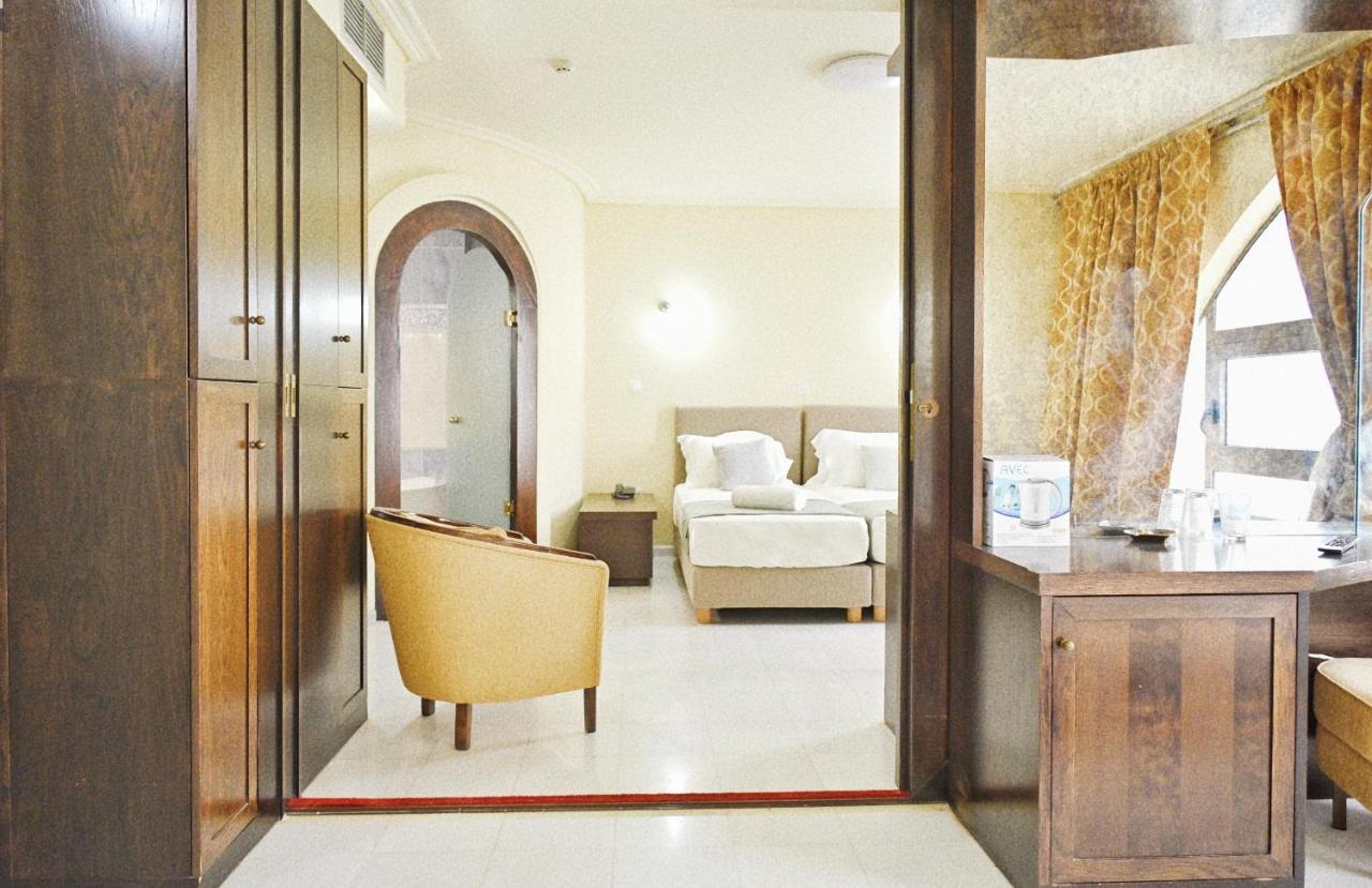 New Times Home & Hotels Near Metro Station Athens Center ภายนอก รูปภาพ